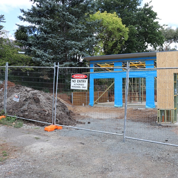 do you deliver and set up temporary fencing and what's the price for this in Nichols Hills